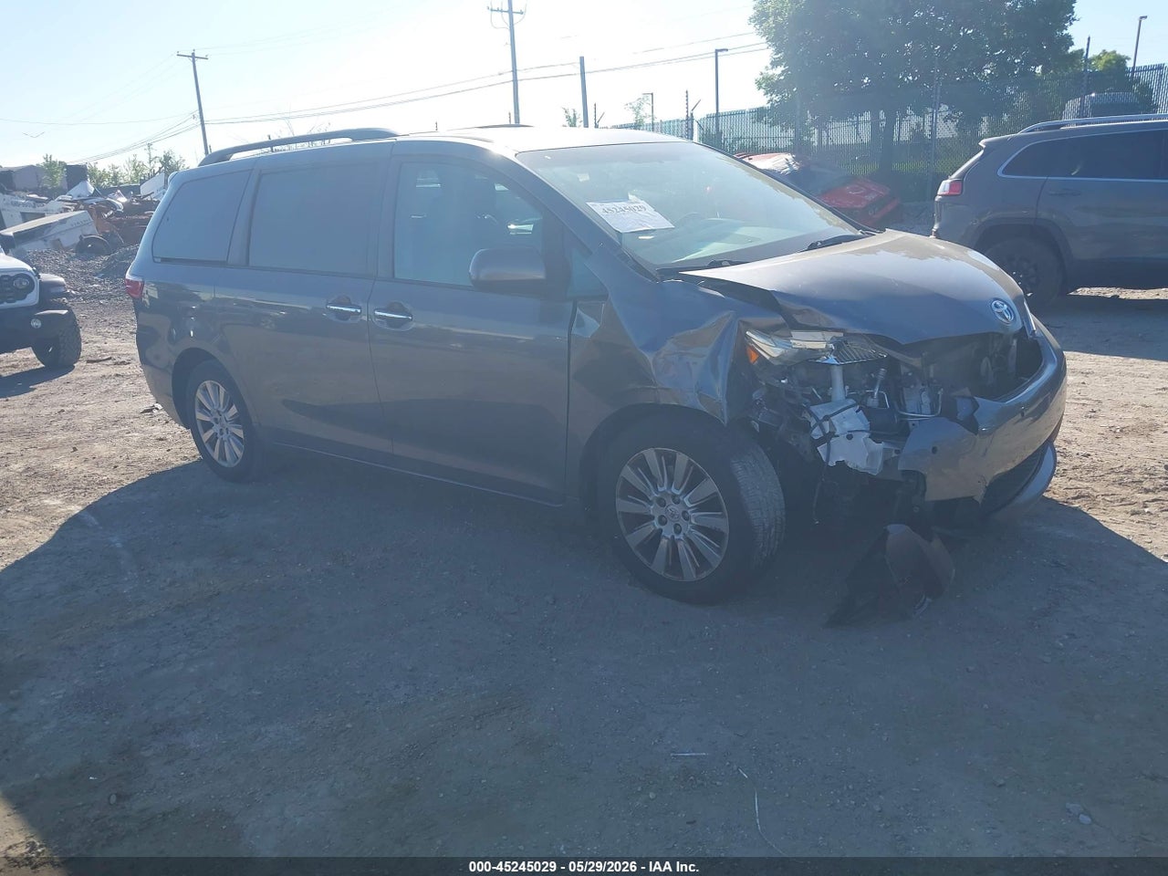 5TDDK3DCXFS****** · 2015 TOYOTA SIENNA XLE 7 PASSENGER