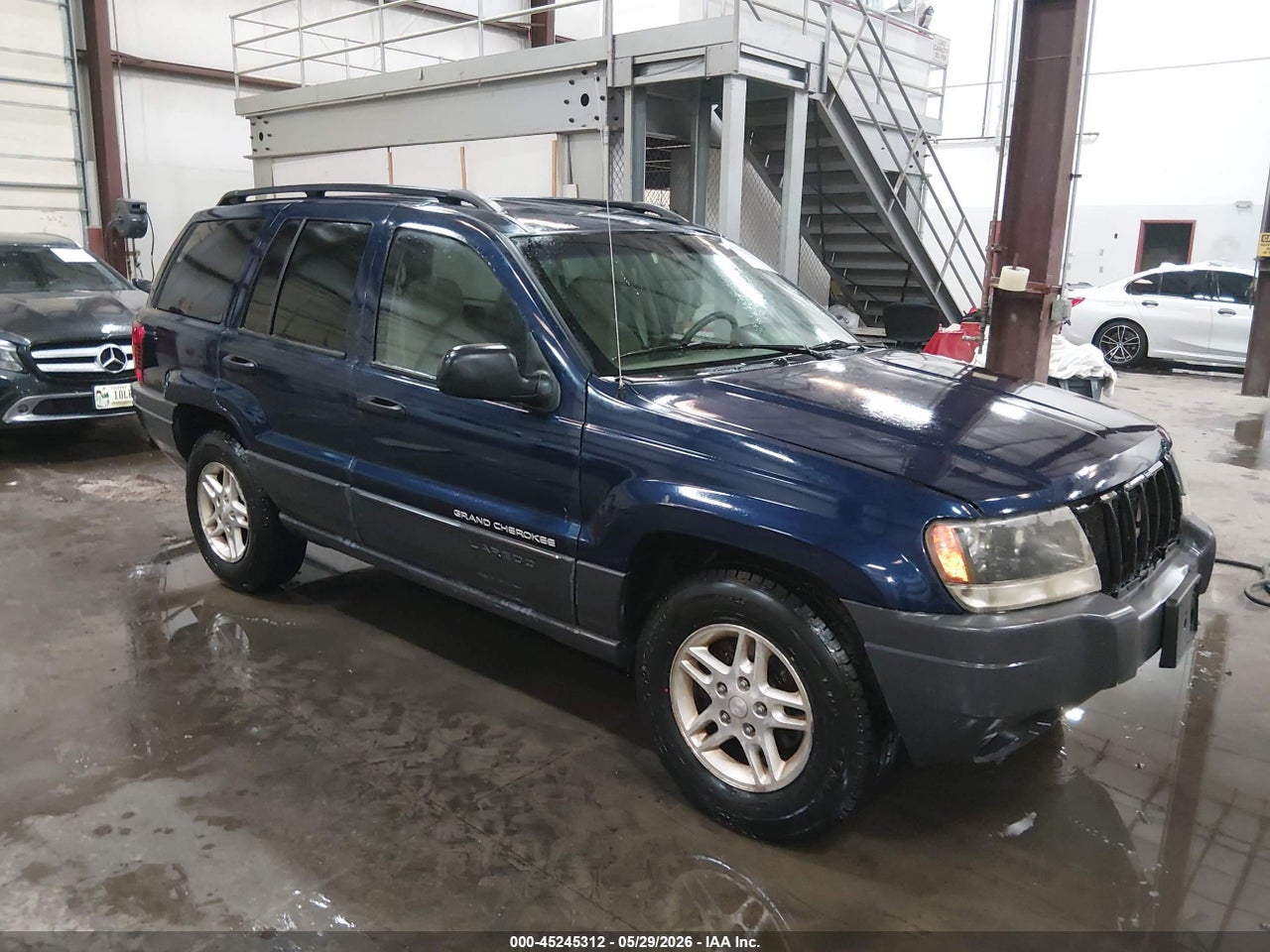 1J4GW48S24C****** · 2004 JEEP GRAND CHEROKEE LAREDO