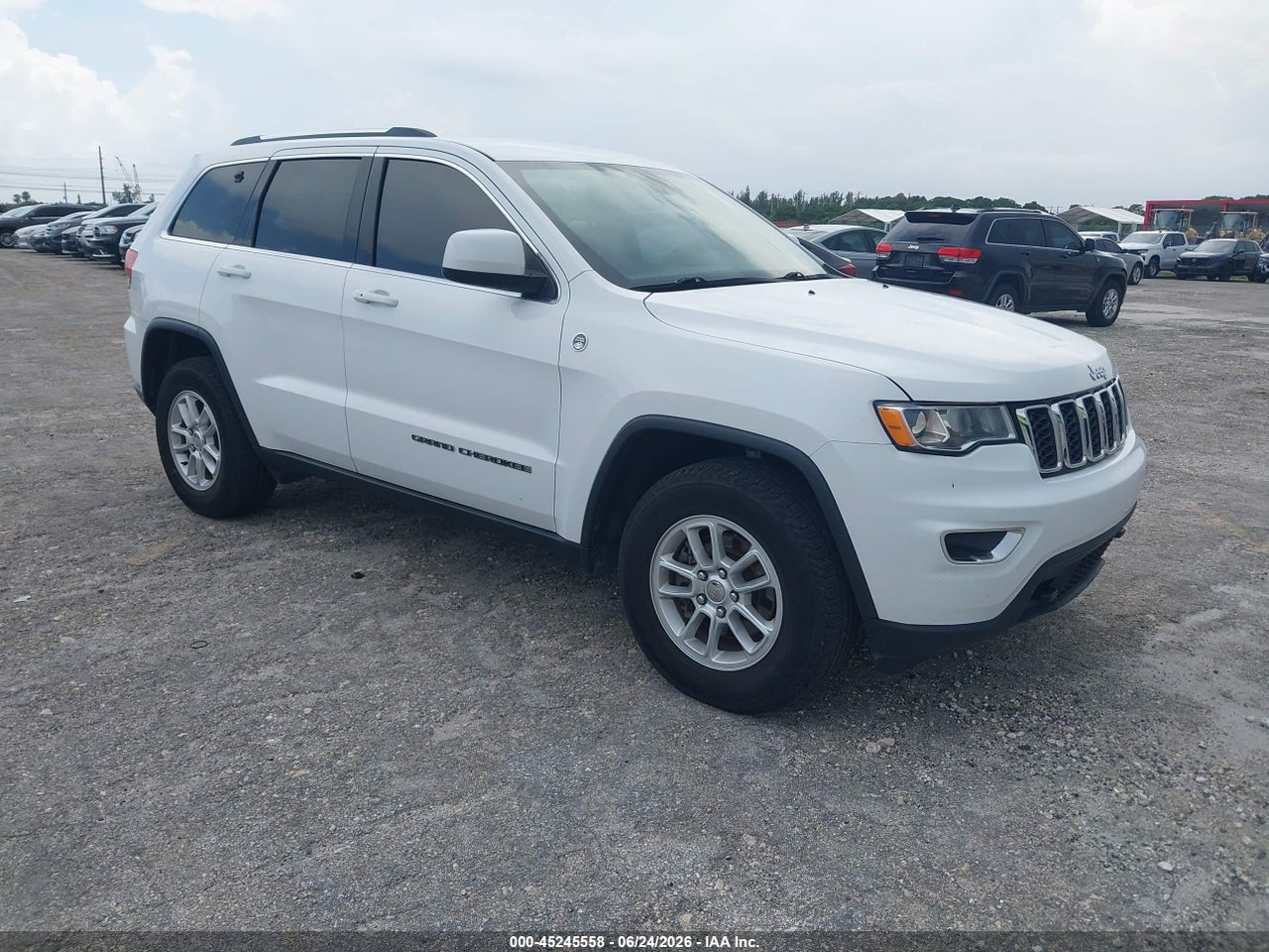 1C4RJFAG7KC****** · 2019 JEEP GRAND CHEROKEE LAREDO E 4X4