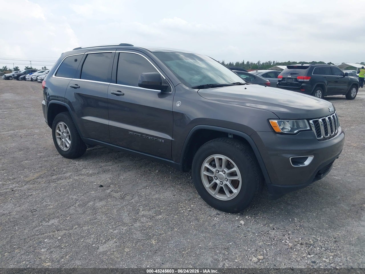 1C4RJFAG6KC****** · 2019 JEEP GRAND CHEROKEE LAREDO E 4X4