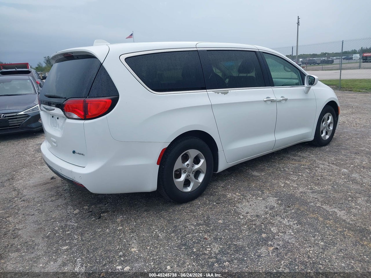 2018 CHRYSLER PACIFICA HYBRID TOURING PLUS · 4/11
