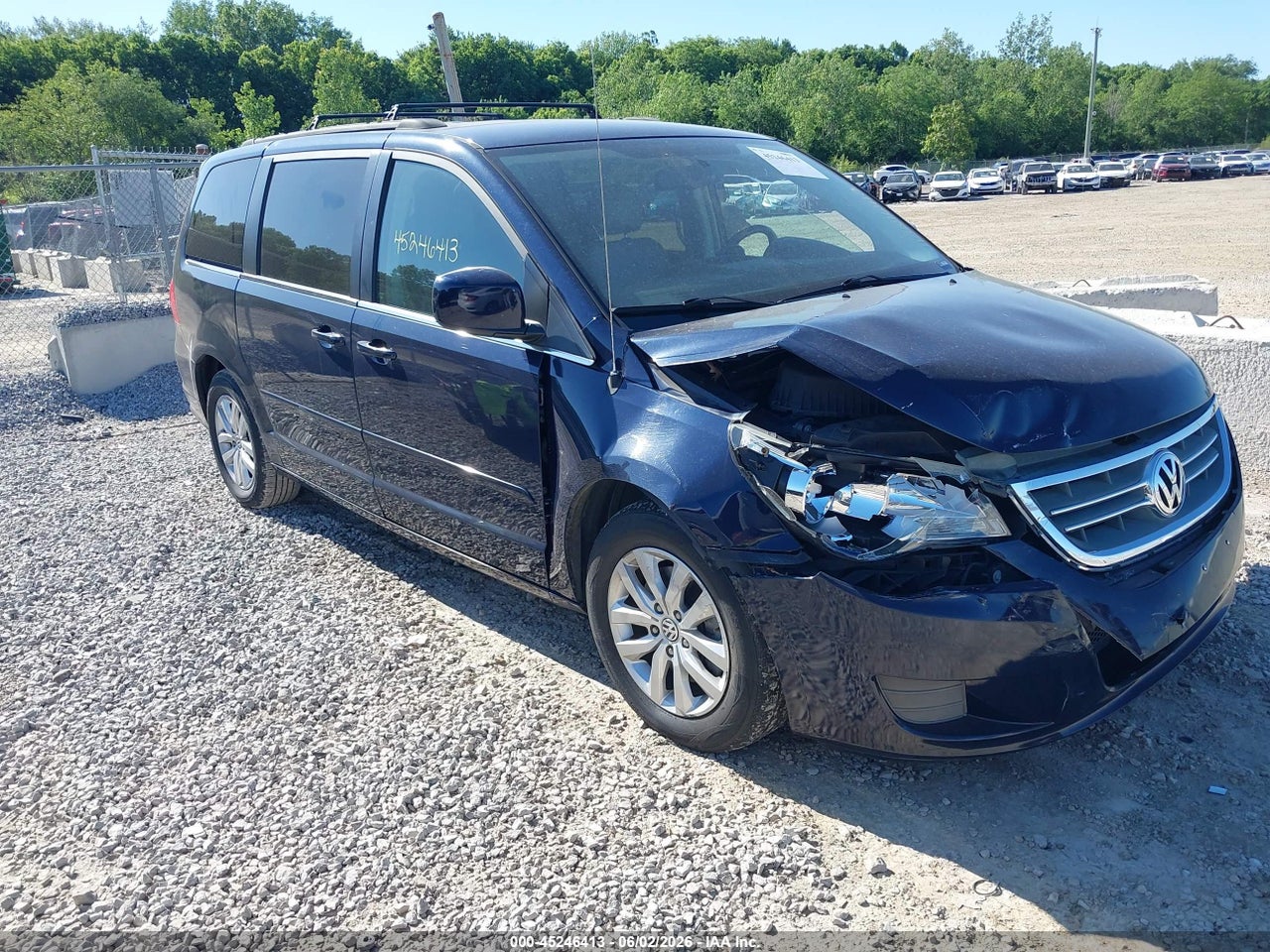 2C4RVABG8CR****** · 2012 VOLKSWAGEN ROUTAN SE