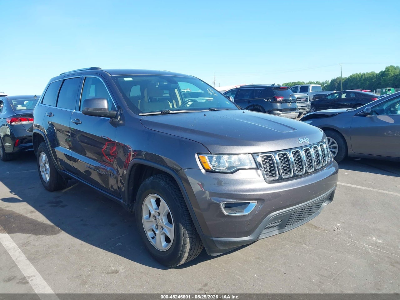 1C4RJEAG8HC****** · 2017 JEEP GRAND CHEROKEE LAREDO 4X2