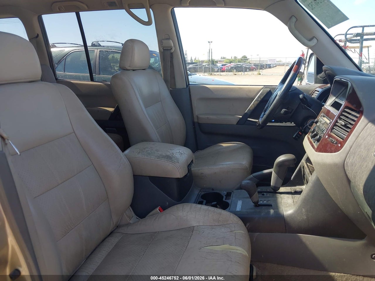 2001 MITSUBISHI MONTERO LIMITED · 5/11