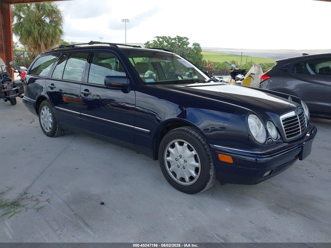 WDBJH82F0XX****** · 1999 MERCEDES-BENZ E 320 AWD