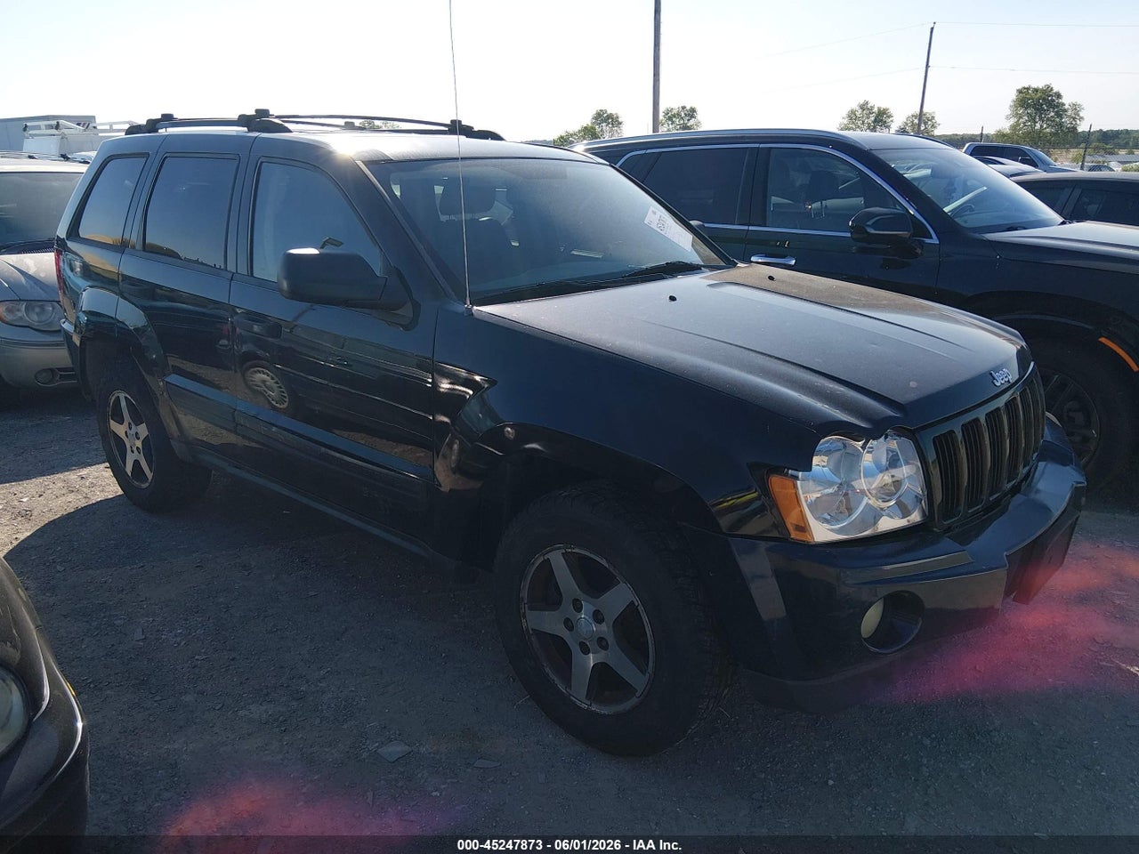 1J4GR48K65C****** · 2005 JEEP GRAND CHEROKEE LAREDO