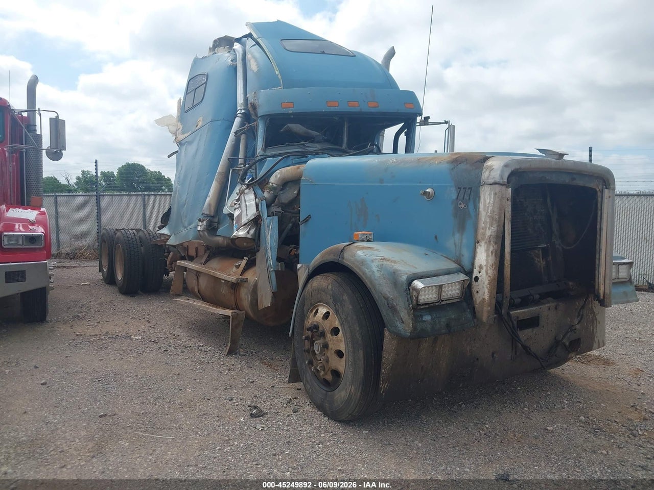 1FUPCSEB6WP****** · 1998 FREIGHTLINER CONVENTIONAL FLD120