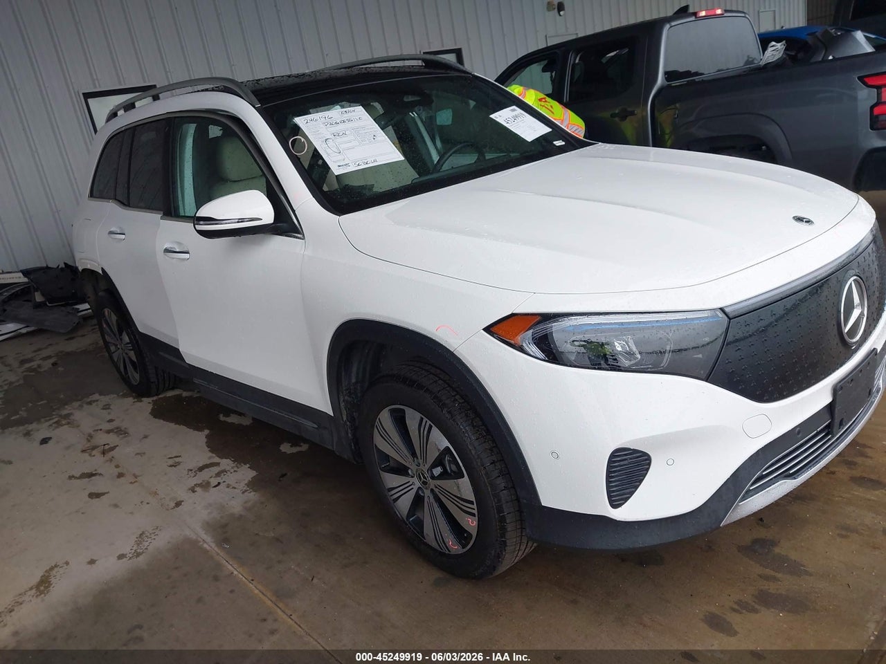 W1N9M0KB9RN****** · 2024 MERCEDES-BENZ EQB 300 SUV 4MATIC