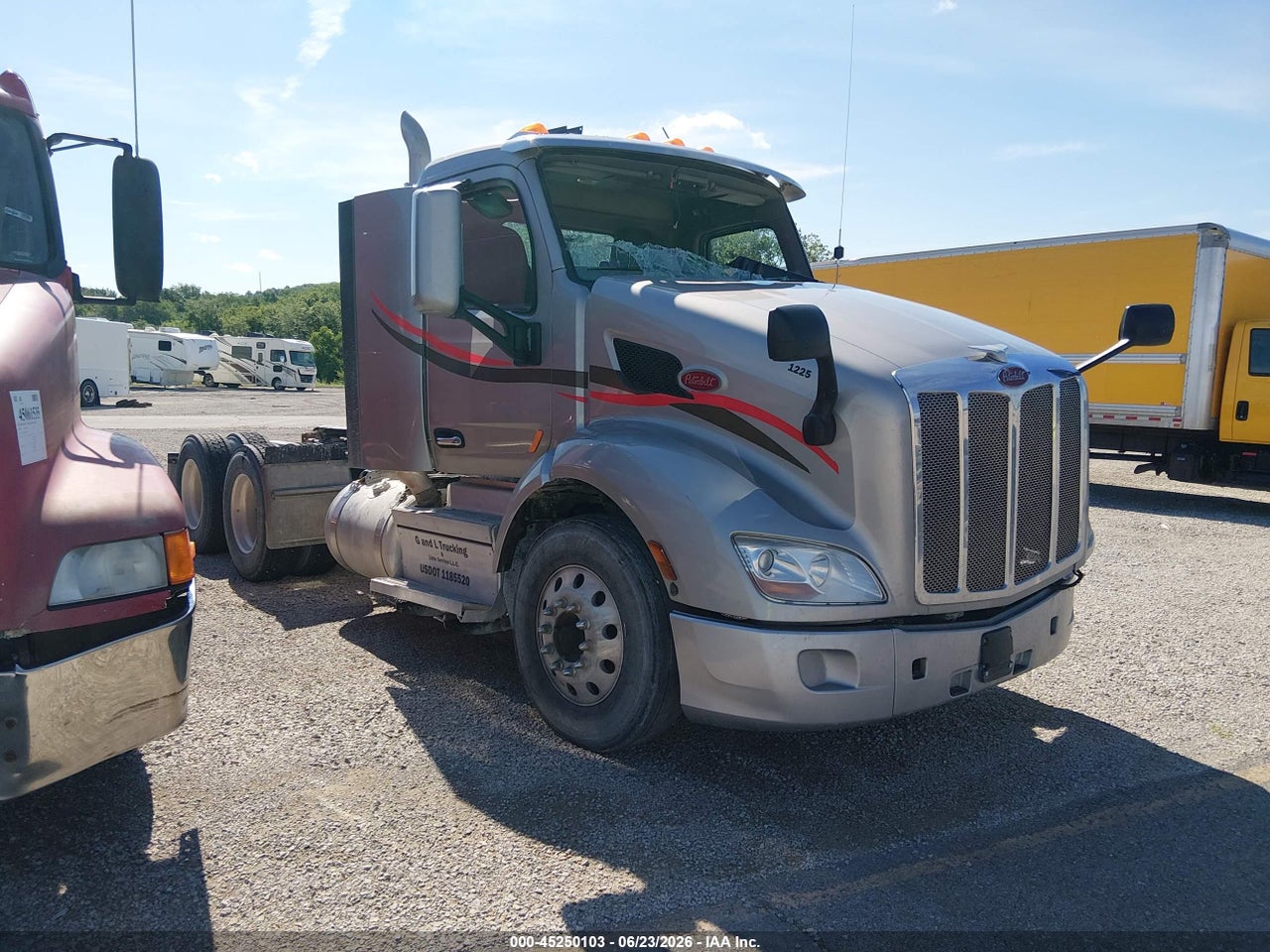 1XPBDP9X4KD****** · 2019 PETERBILT 579