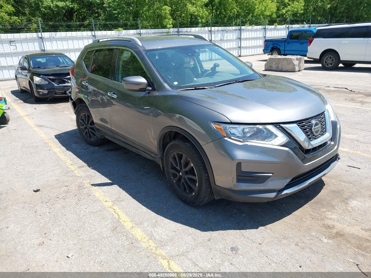 5N1AT2MV8KC****** · 2019 NISSAN ROGUE S