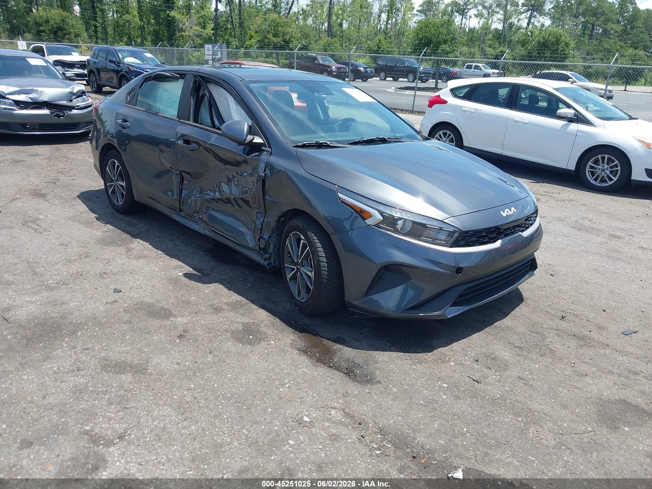 3KPF24AD7NE****** · 2022 KIA FORTE LXS