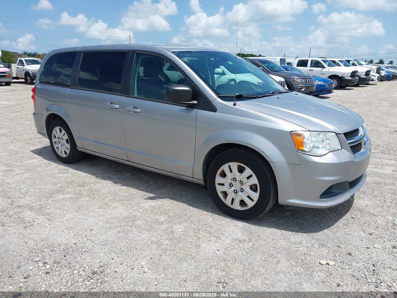 2C4RDGBG0JR****** · 2018 DODGE GRAND CARAVAN SE