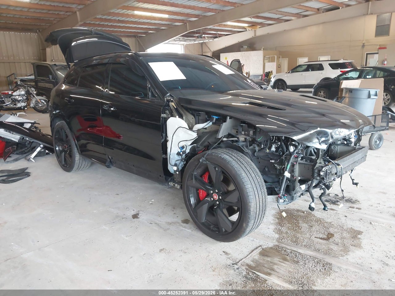 SADCZ2EE3NA****** · 2022 JAGUAR F-PACE SVR P550 AWD AUTOMATIC