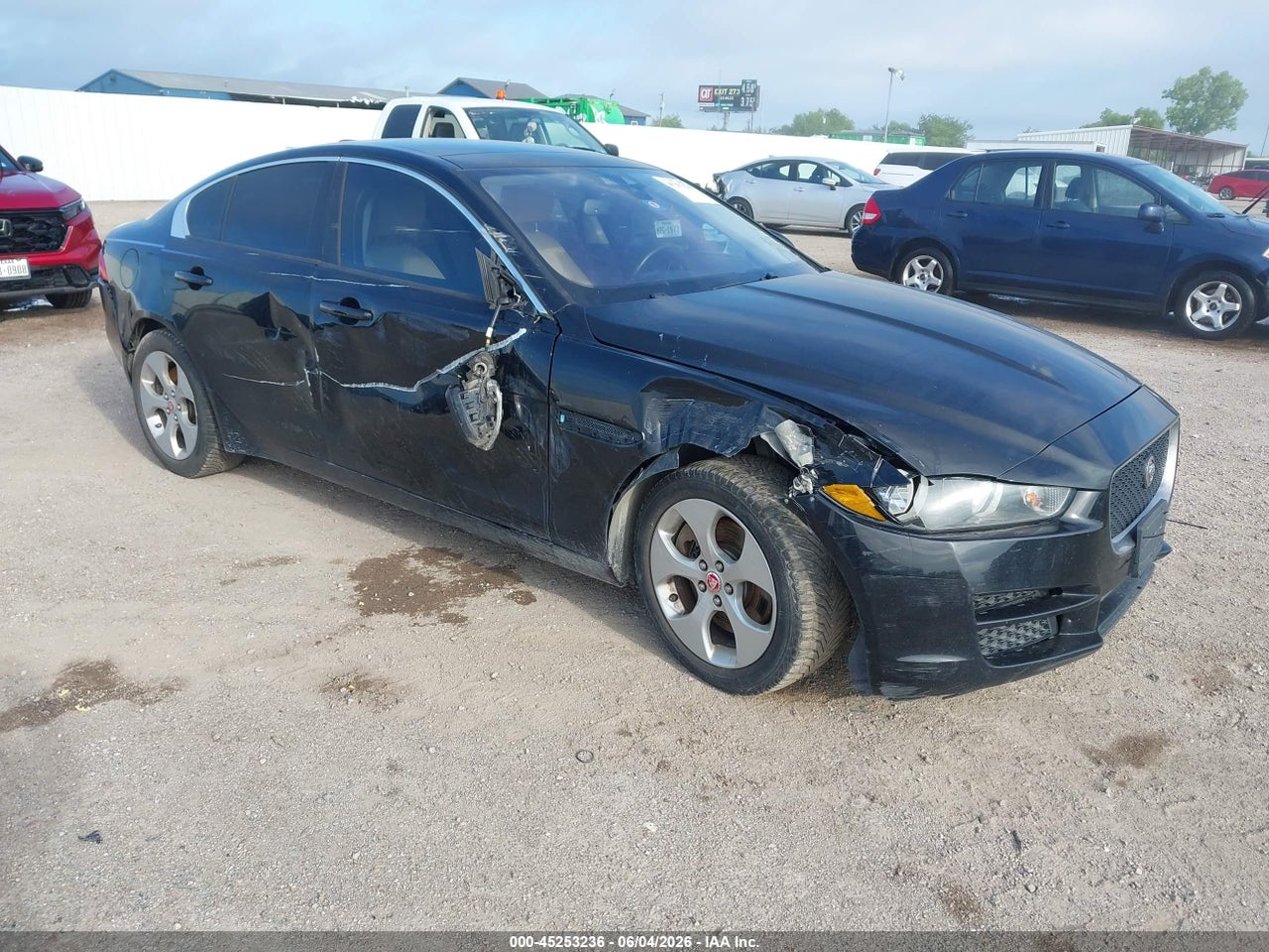 SAJAR4BG7HA****** · 2017 JAGUAR XE 25T