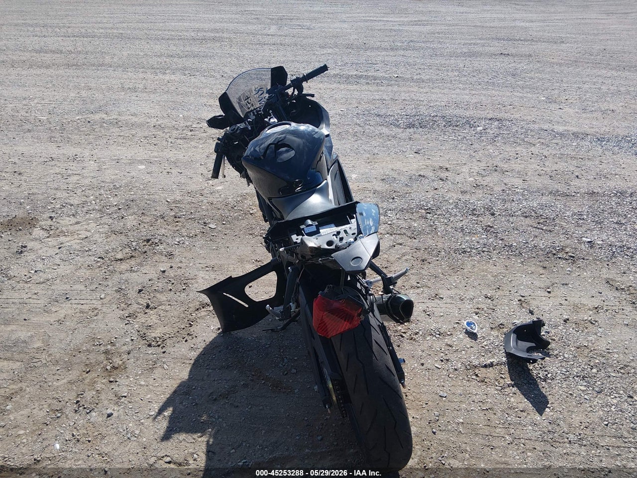 2023 YAMAHA YZFR3 A · 6/10