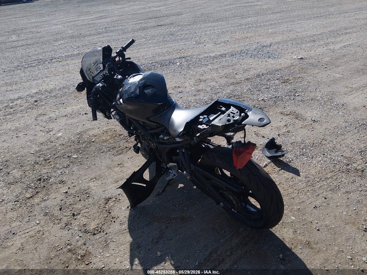 2023 YAMAHA YZFR3 A · 3/10
