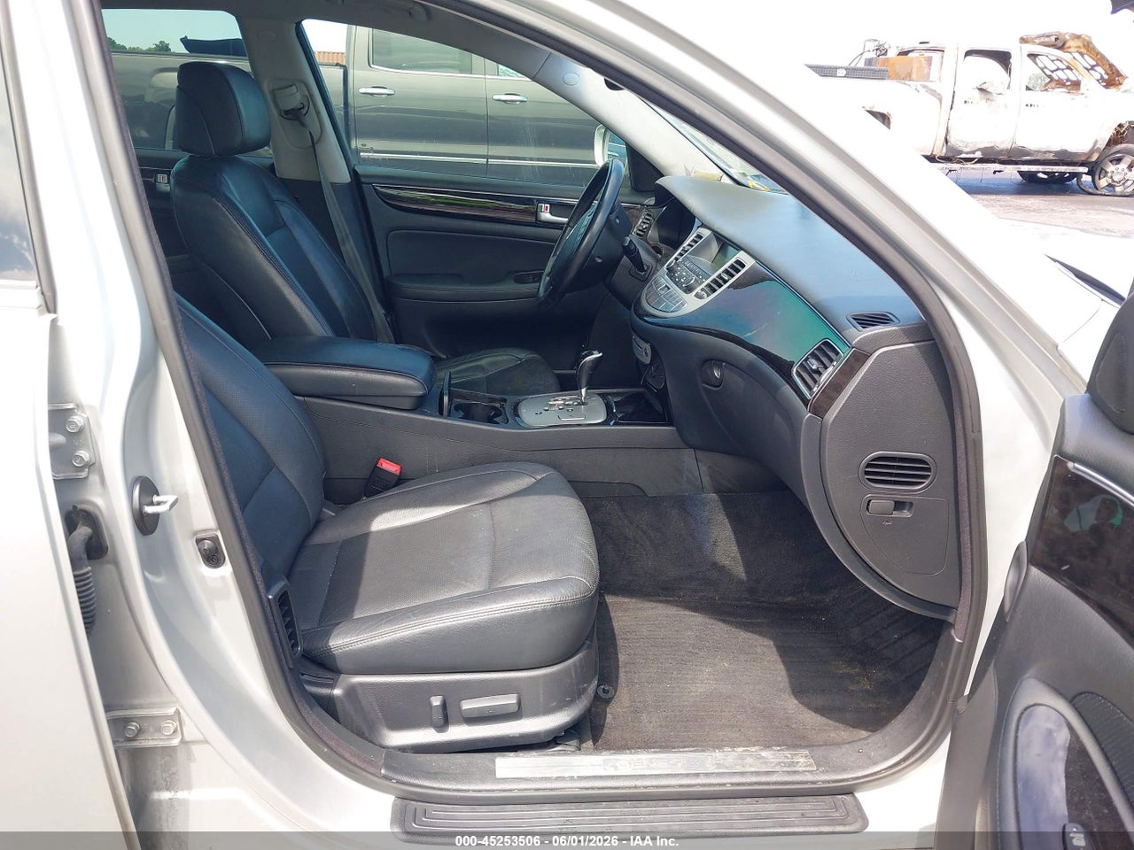2013 HYUNDAI GENESIS 3.8 · 5/11