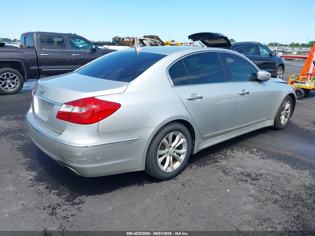 2013 HYUNDAI GENESIS 3.8 · 4/11