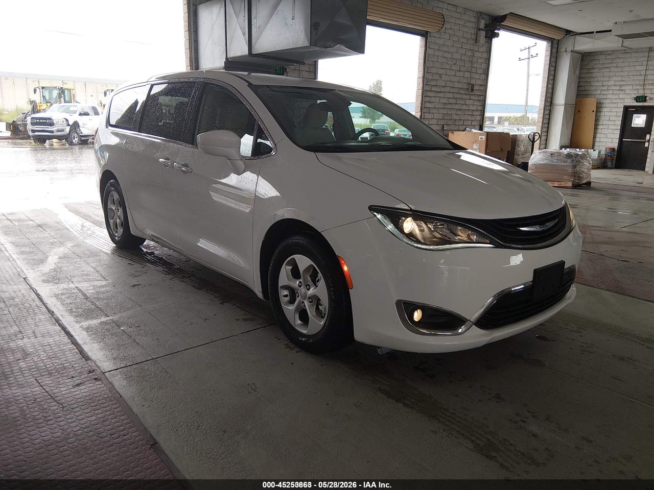 2C4RC1H71JR****** · 2018 CHRYSLER PACIFICA HYBRID TOURING PLUS