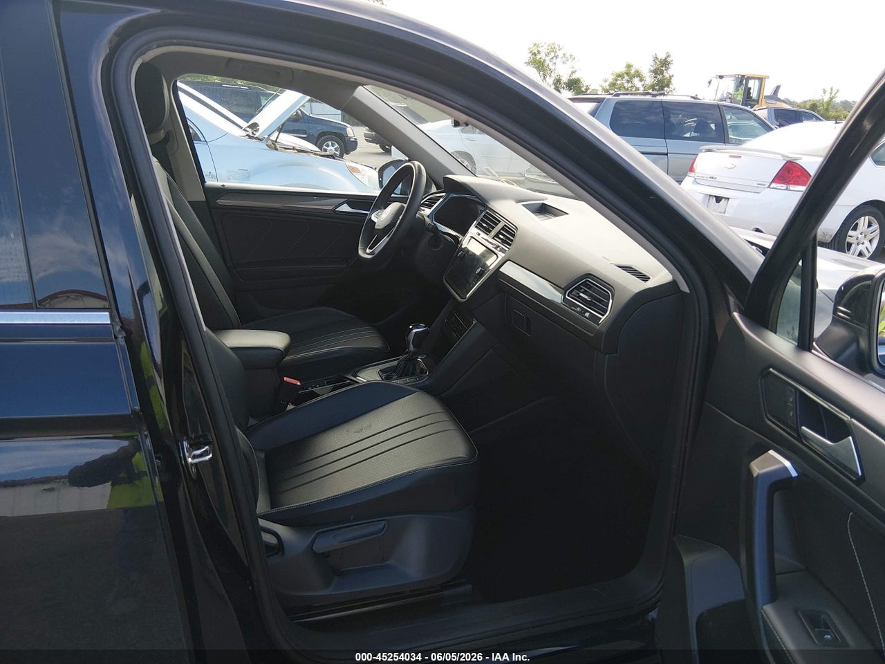 2024 VOLKSWAGEN TIGUAN 2.0T SE/2.0T WOLFSBURG EDITION · 5/11