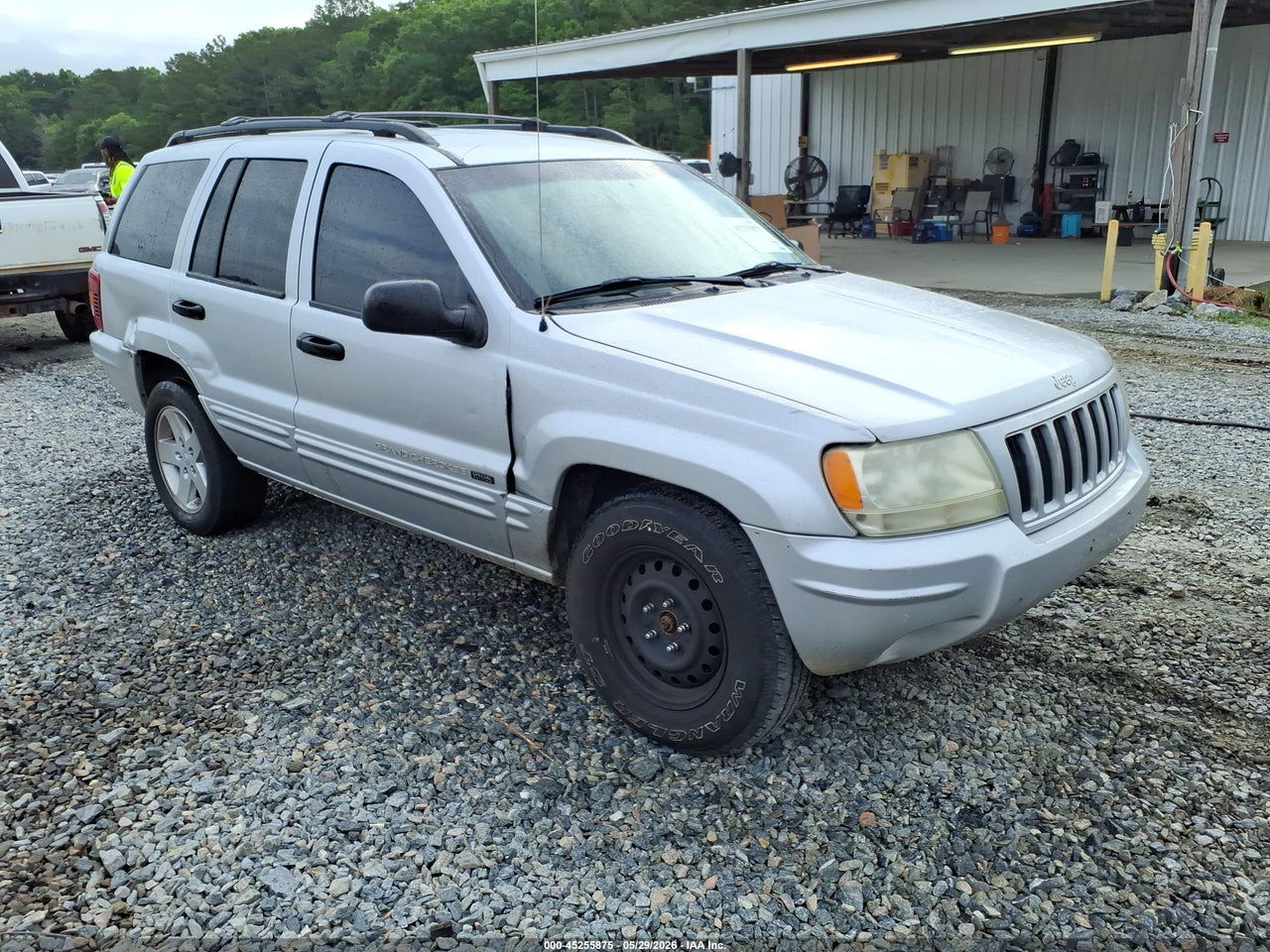 1J4GX48SX4C****** · 2004 JEEP GRAND CHEROKEE LAREDO