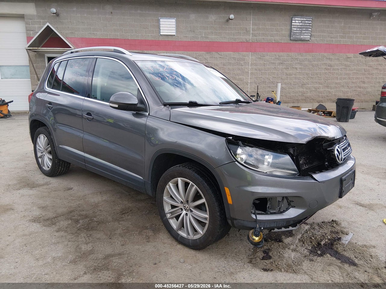 WVGBV7AX7FW****** · 2015 VOLKSWAGEN TIGUAN SE