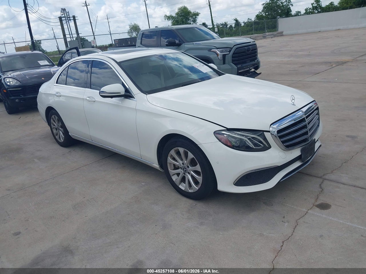 WDDZF4JB8KA****** · 2019 MERCEDES-BENZ E 300