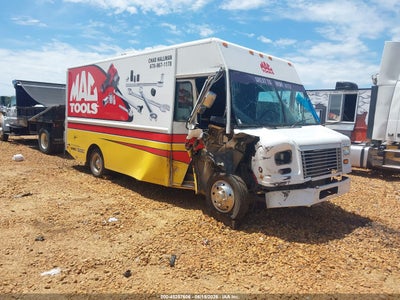 2010 FREIGHTLINER CHASSIS M LINE WALK-IN VAN