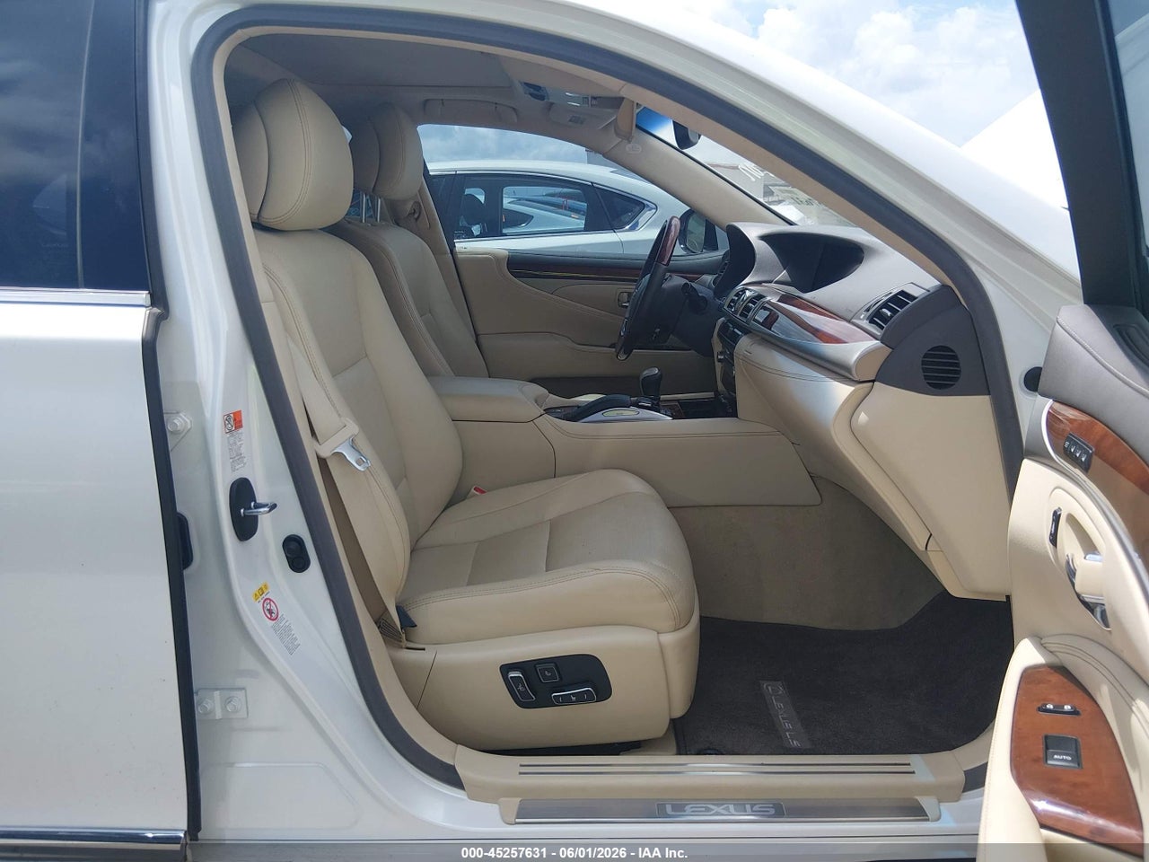 2017 LEXUS LS 460 L · 5/11