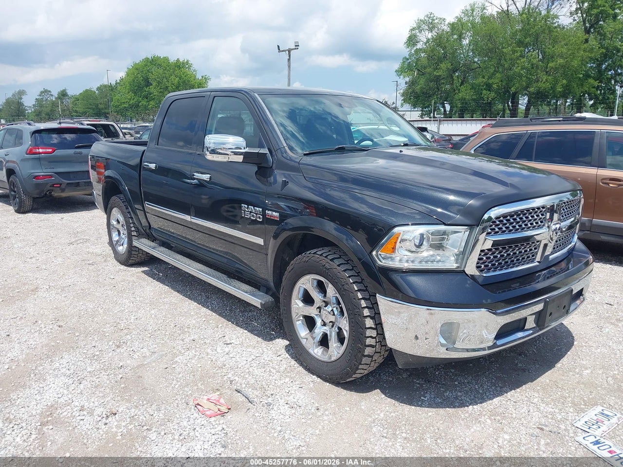 1C6RR7NT0HS****** · 2017 RAM 1500 LARAMIE  4X4 5'7 BOX