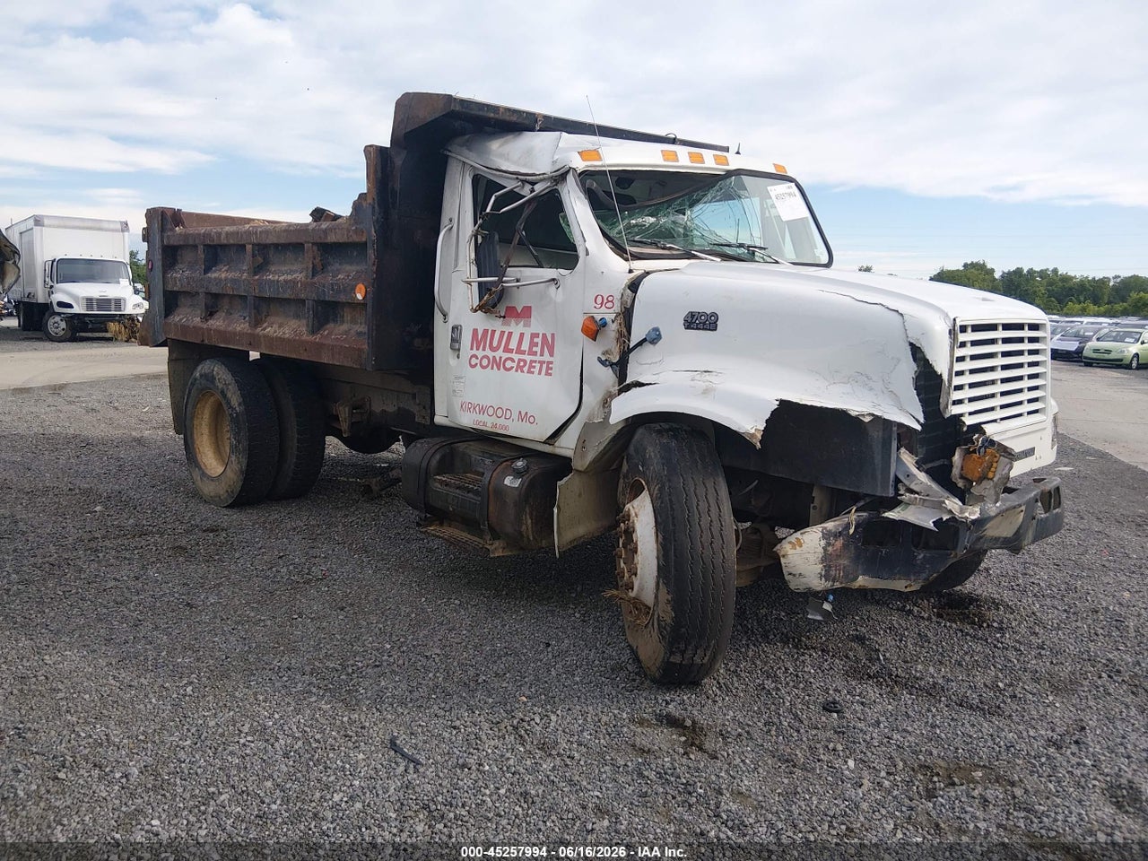 1HTSCABMXWH****** · 1998 INTERNATIONAL 4000 4700