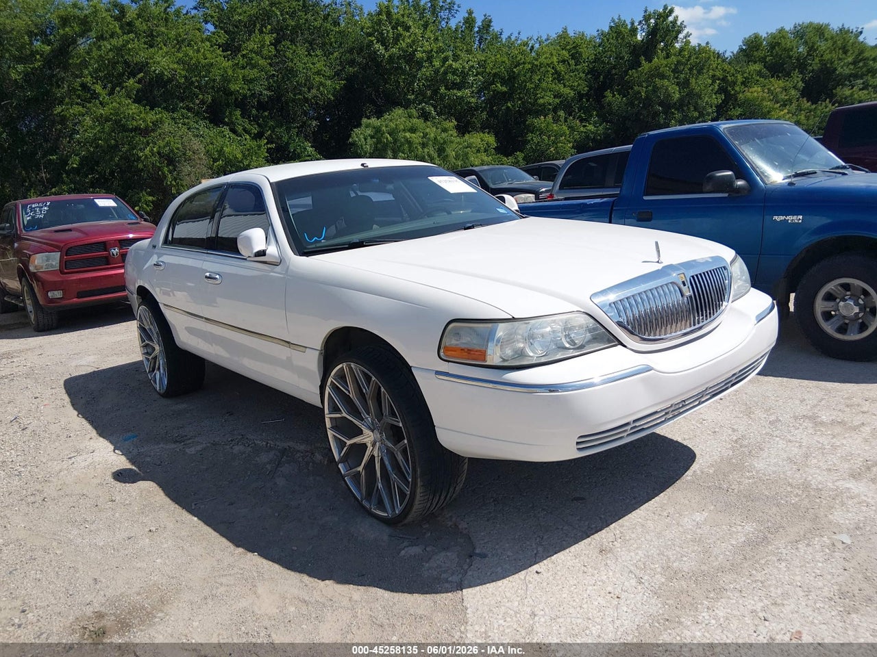 2LNHM82V19X****** · 2009 LINCOLN TOWN CAR SIGNATURE LIMITED