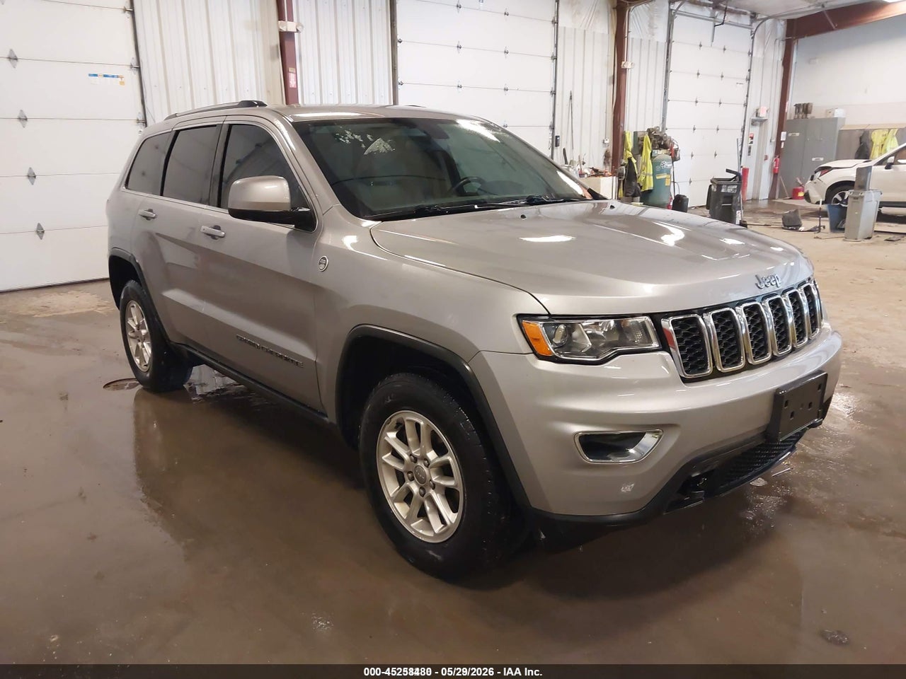 1C4RJFAG9KC****** · 2019 JEEP GRAND CHEROKEE LAREDO E 4X4