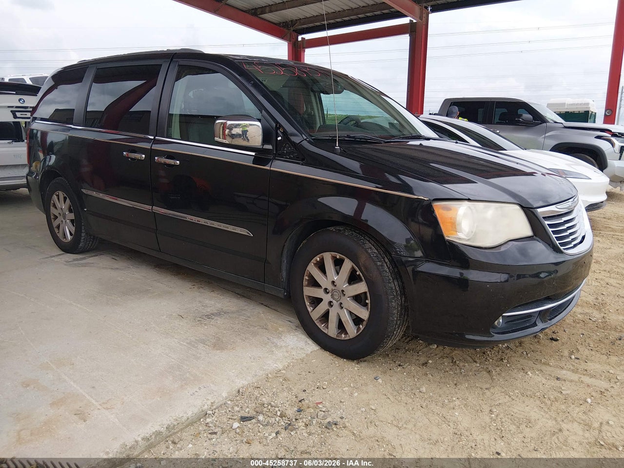 2A4RR8DG7BR****** · 2011 CHRYSLER TOWN &amp; COUNTRY TOURING-L