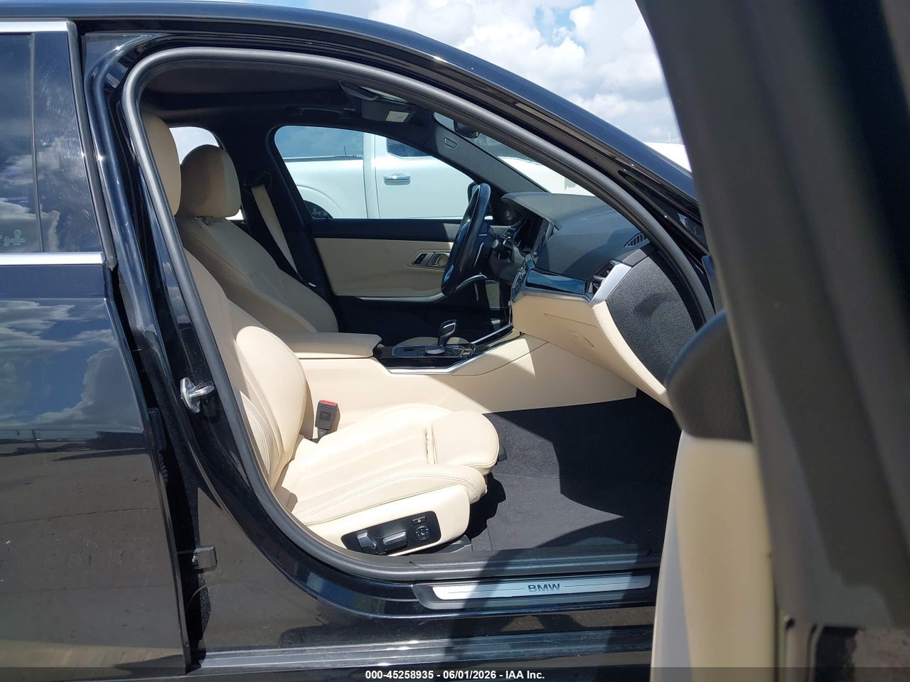 2019 BMW 330I   · 5/11