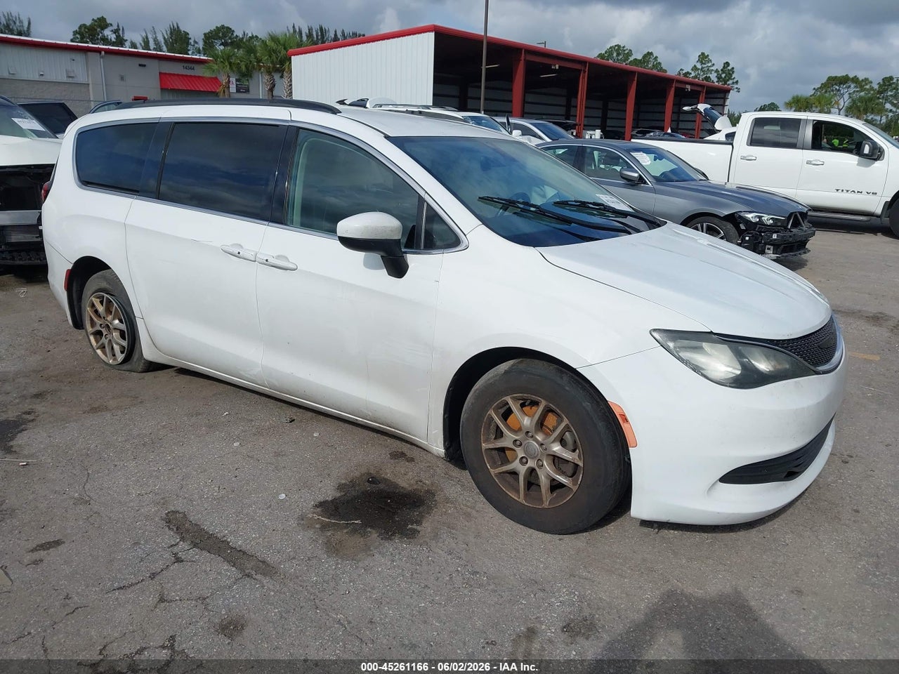 2C4RC1DG5LR****** · 2020 CHRYSLER VOYAGER LXI