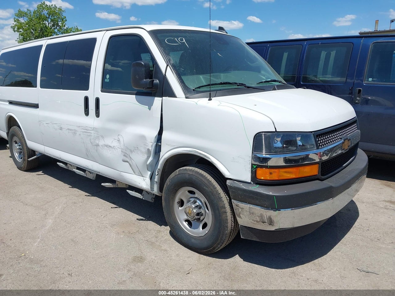 1GAZGPFP0S1****** · 2025 CHEVROLET EXPRESS PASSENGER RWD 3500 EXTENDED WHEELBASE LT