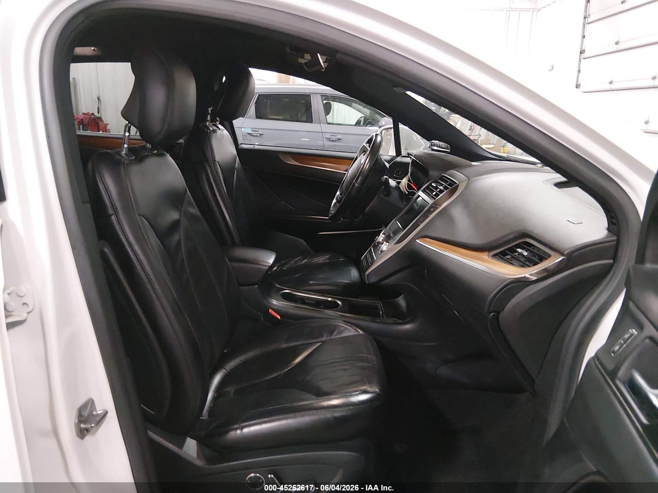 2017 LINCOLN MKC SELECT · 5/11
