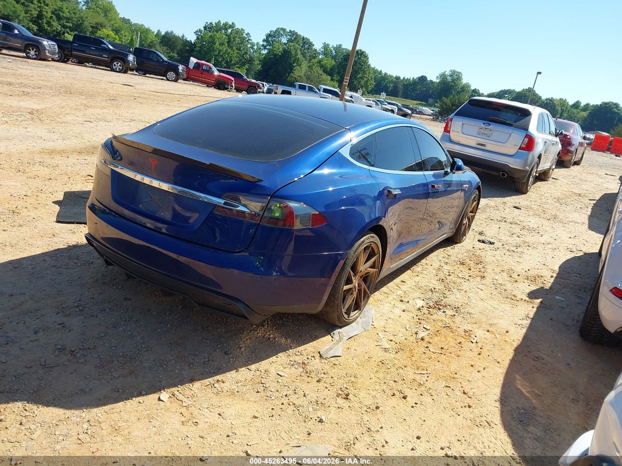 2015 TESLA MODEL S 70D/85D/P85D · 4/9