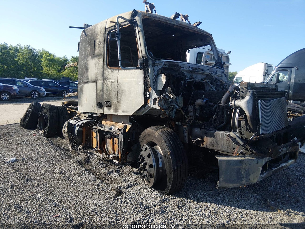4V4WC9EH8TN****** · 2026 VOLVO VNR
