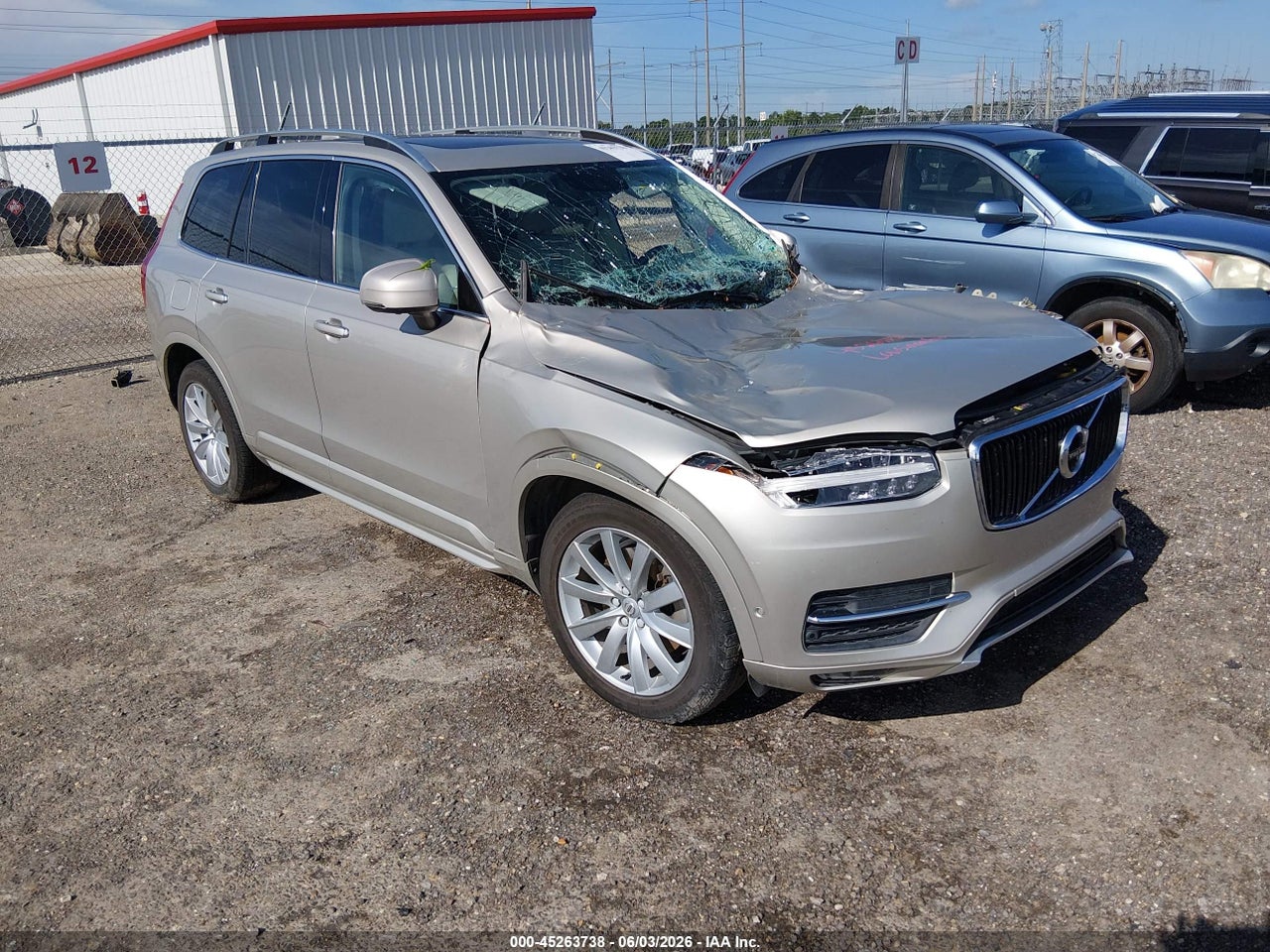 YV4A22PK0J1****** · 2018 VOLVO XC90 T6 MOMENTUM
