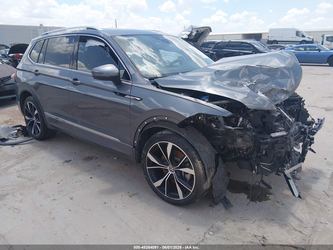 3VV4B7AX1NM****** · 2022 VOLKSWAGEN TIGUAN 2.0T SEL R-LINE