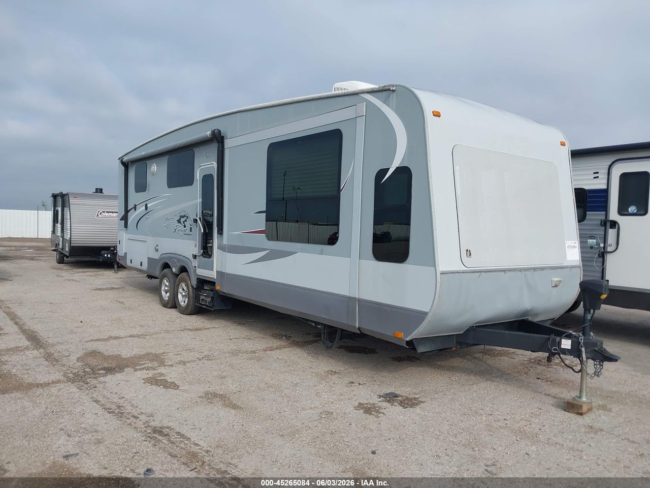 58TTJ3627F5****** · 2015 FOREST RIVER OTHER