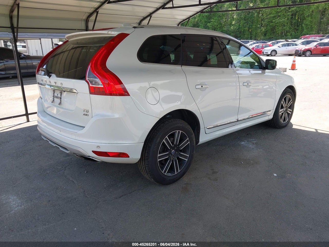 2017 VOLVO XC60 T5 DYNAMIC · 4/11