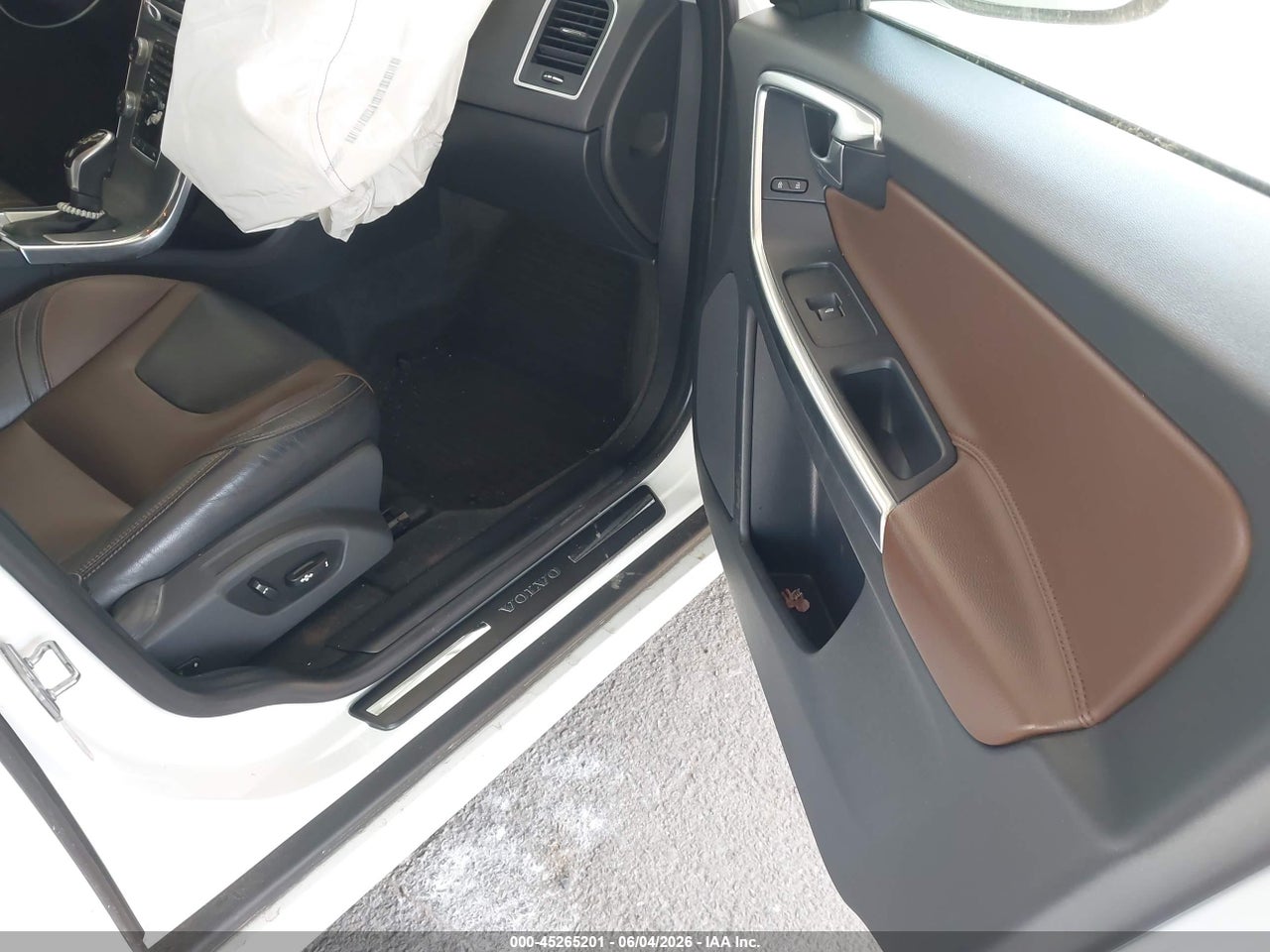 2017 VOLVO XC60 T5 DYNAMIC · 5/11