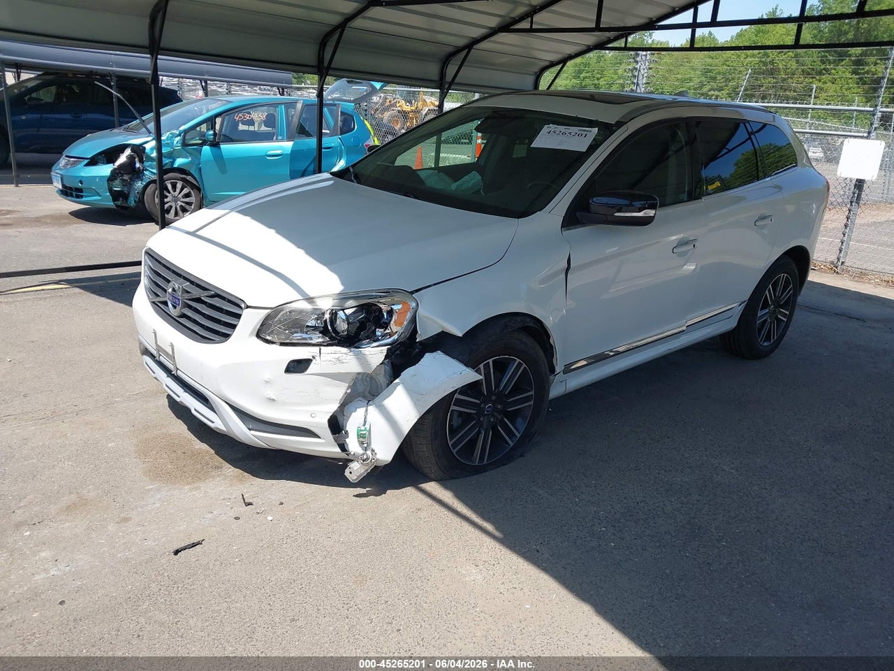2017 VOLVO XC60 T5 DYNAMIC · 2/11