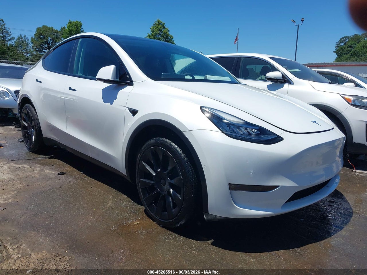 7SAYGAEE2NF****** · 2022 TESLA MODEL Y LONG RANGE DUAL MOTOR ALL-WHEEL DRIVE