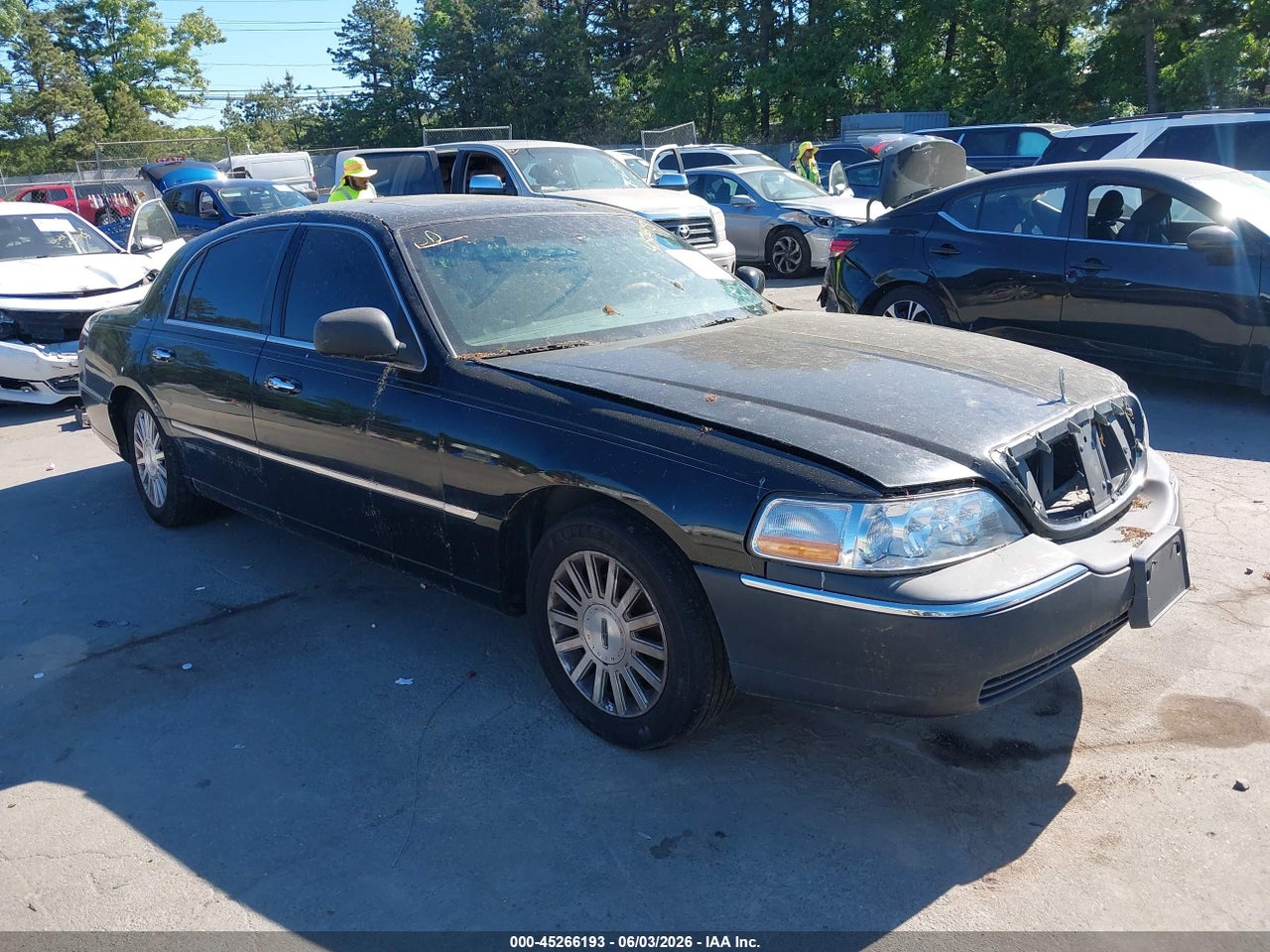 1LNHM83W74Y****** · 2004 LINCOLN TOWN CAR ULTIMATE