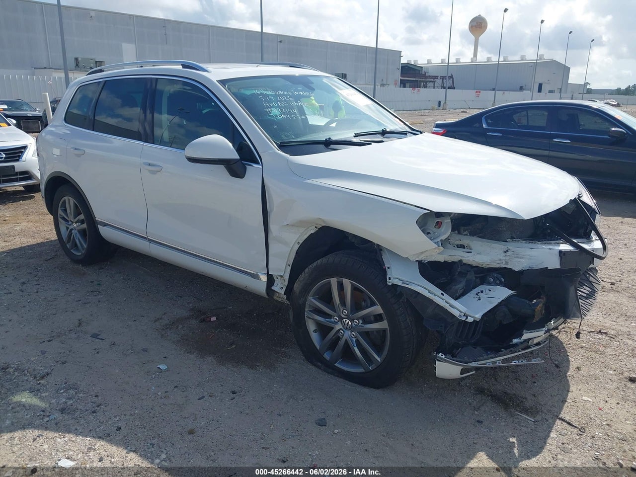 WVGEF9BP7GD****** · 2016 VOLKSWAGEN TOUAREG VR6 LUX