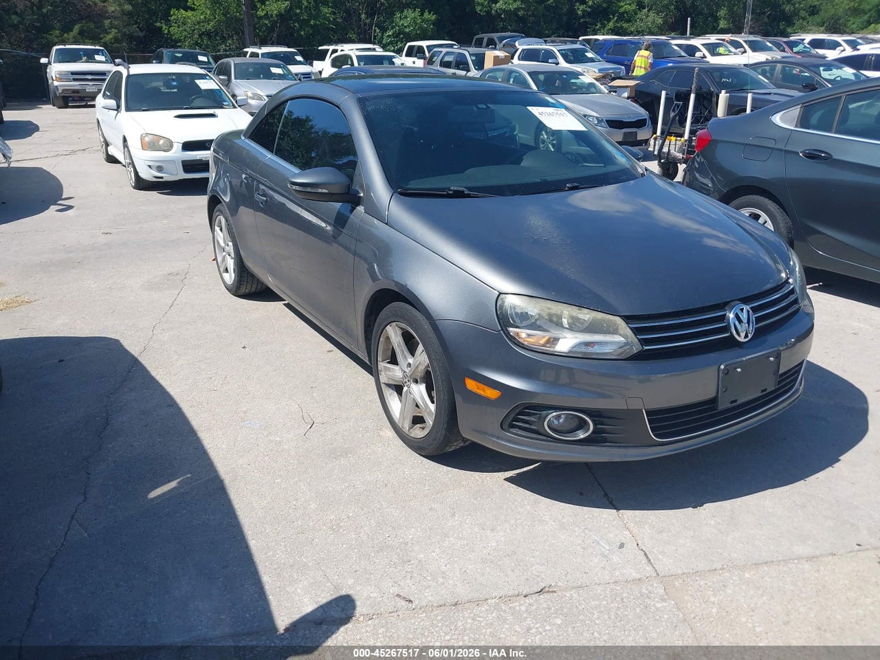 WVWFW7AH9CV****** · 2012 VOLKSWAGEN EOS LUX